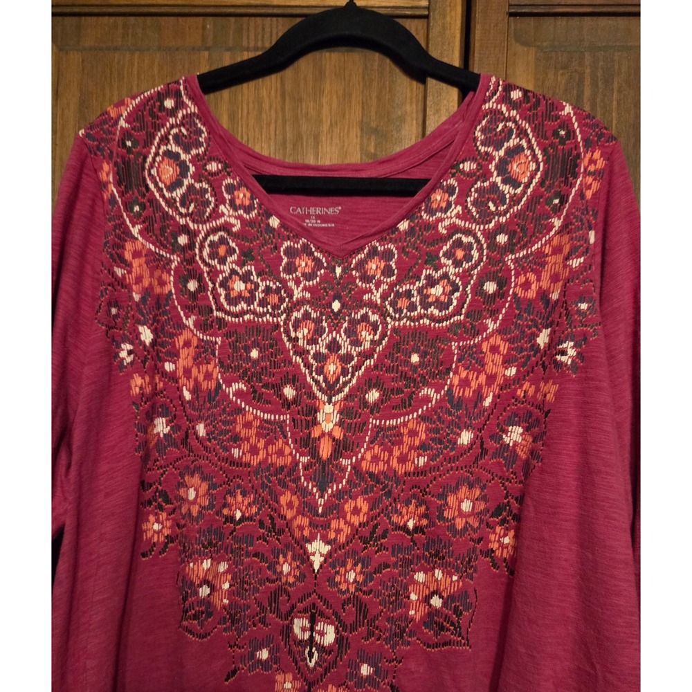 Catherines Tunic Top Womens 1X Berry Pink Boho Graphic V-Neck 3/4 Sleeve Blouse
